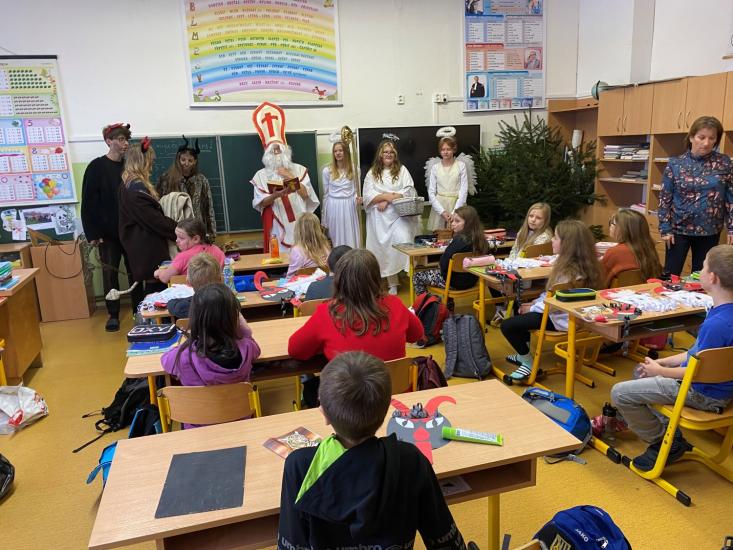 Foto k Mikul� a �erti ve �kole